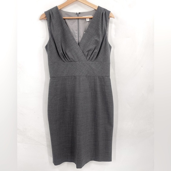 NWT Banana Republic Wool Stretch V-Neck Sheath Dress in Grey Size 6 - Picture 1 of 6